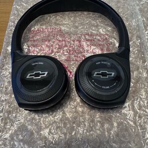 Black Wireless/Bluetooth Headphones for Suburban